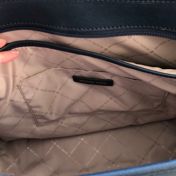 *SOLD* Michael Kors Admiral Blue Jet Set Purse - Picture 9 of 11